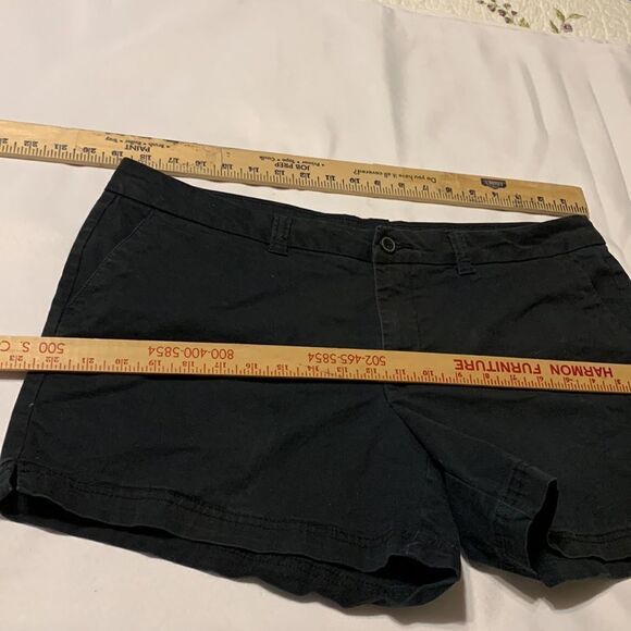 Magellan Outdoors Black shorts size 16 - Picture 7 of 9